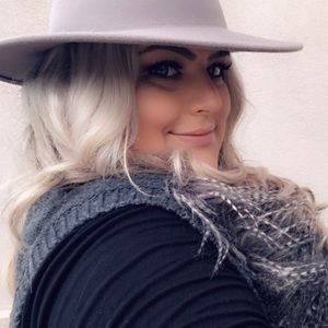 Meet your Posher, Felicia